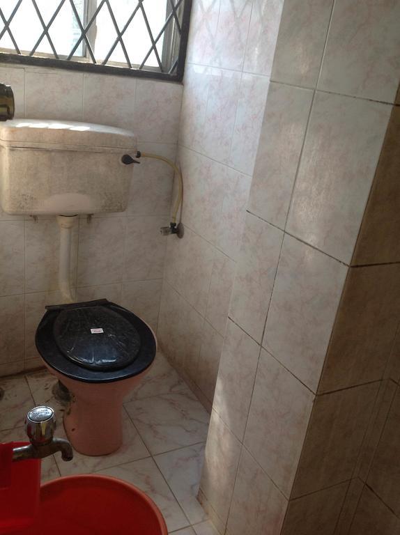 St. Antonys Lodge Kochi Стая снимка